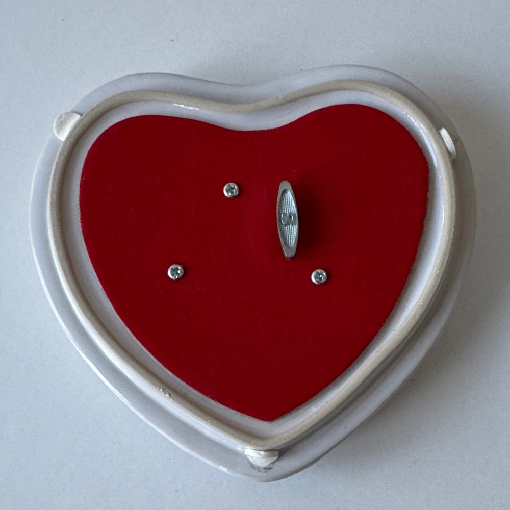 Heart-Shaped Decorative Piece Trinket Box with song playing “As Time Goes By” - Picture 3 of 6